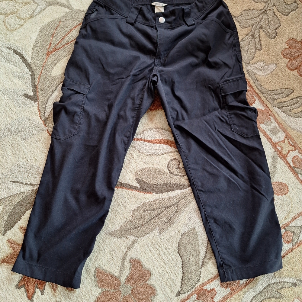 Duluth Trading Co Women's Black Capris